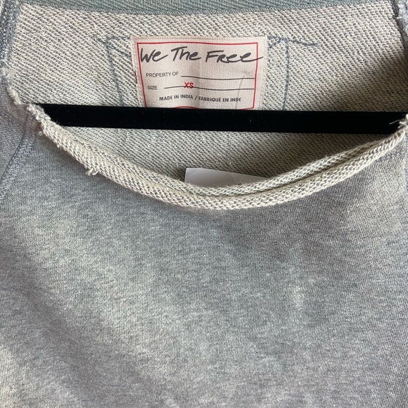 NWT We The Free Gray Raw Hem Cropped Sweatshirt, Sample Garment, Size XS - Picture 2 of 11